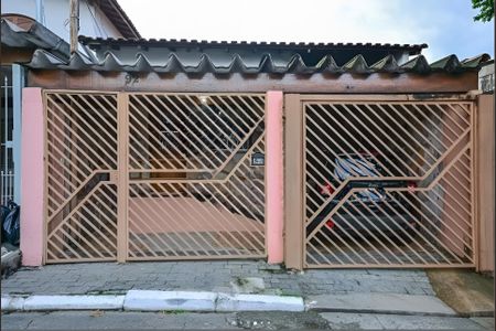 Casa à venda com 125m², 2 quartos e 1 vaga Casa à venda com 125m², 2 quartos e 1 vagaFachada