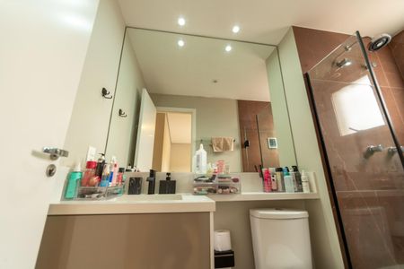 Apartamento à venda com 109m², 3 quartos e 2 vagasBanheiro da suíte