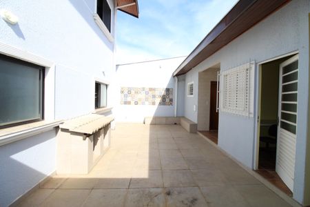 Casa para alugar com 420m², 4 quartos e 2 vagasQuintal