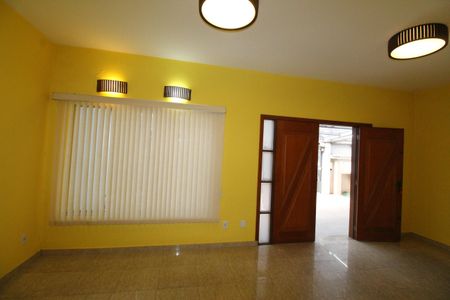 Casa para alugar com 420m², 4 quartos e 2 vagasSala