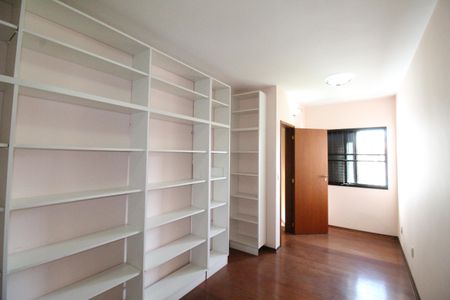 Casa para alugar com 420m², 4 quartos e 2 vagasQuarto 1