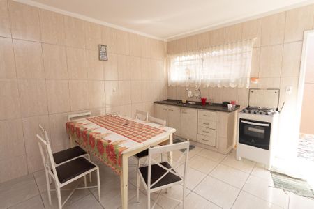 Casa à venda com 200m², 4 quartos e 3 vagasCozinha 