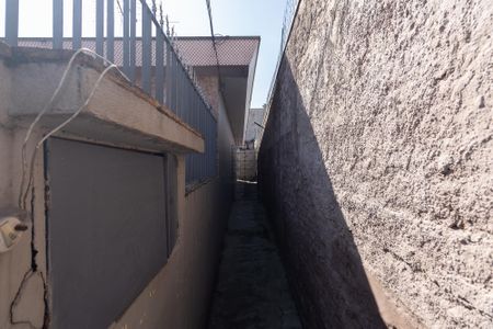 Casa à venda com 200m², 4 quartos e 3 vagasCorredor da casa dos fundos