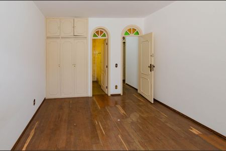 Casa à venda com 424m², 4 quartos e 6 vagas Casa à venda com 424m², 4 quartos e 6 vagasSuíte 1