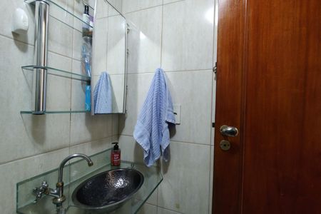 Apartamento à venda com 52m², 2 quartos e 1 vagaBanheiro Social