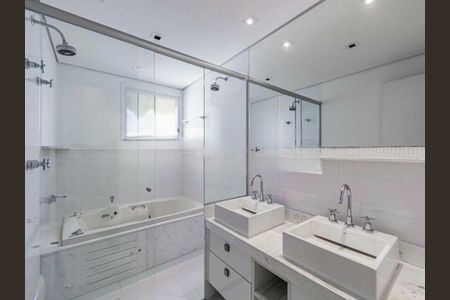 Apartamento para alugar com 210m², 3 quartos e 3 vagas