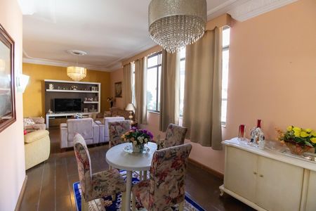 Apartamento para alugar com 150m², 3 quartos e 1 vaga Apartamento para alugar com 150m², 3 quartos e 1 vagaSala