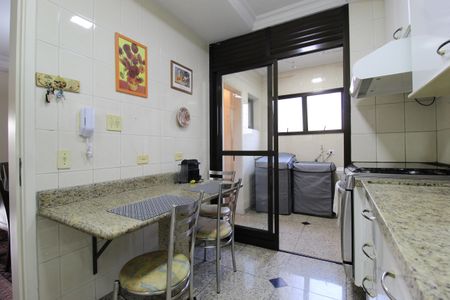Apartamento à venda com 103m², 3 quartos e 2 vagasCozinha