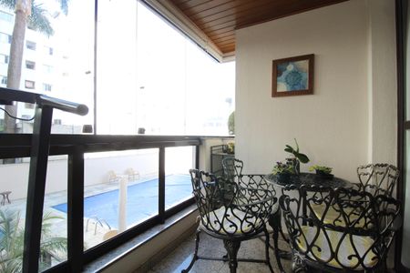 Apartamento à venda com 103m², 3 quartos e 2 vagasVaranda