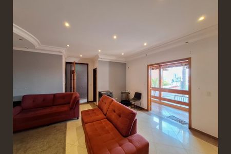 Casa à venda com 295m², 3 quartos e 6 vagasSala