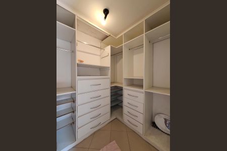 Casa à venda com 295m², 3 quartos e 6 vagasCloset Quarto 1