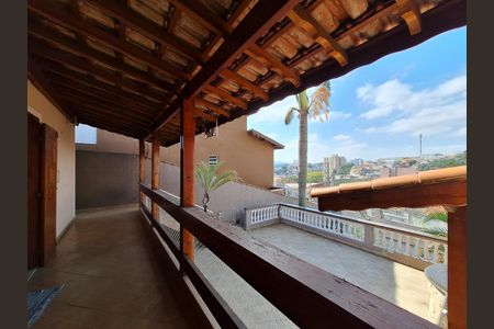 Casa à venda com 295m², 3 quartos e 6 vagasEntrada