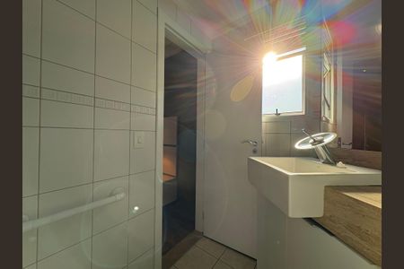 Apartamento à venda com 74m², 2 quartos e 2 vagasBanheiro da Suíte