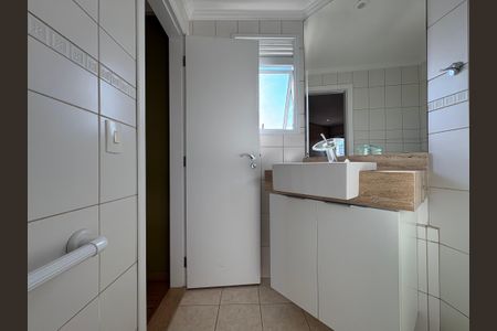 Apartamento à venda com 74m², 2 quartos e 2 vagasBanheiro da Suíte