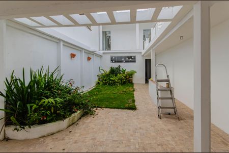Casa à venda com 240m², 5 quartos e 2 vagasQuintal