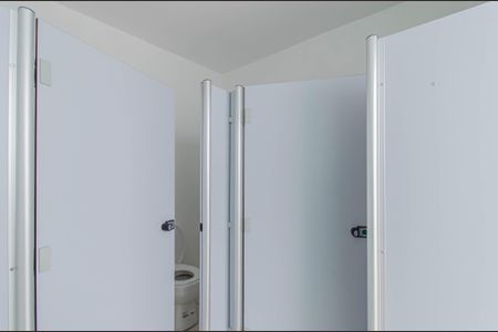 Casa à venda com 240m², 5 quartos e 2 vagasBanheiro 1