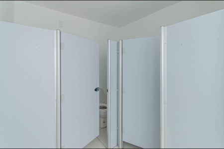 Casa à venda com 240m², 5 quartos e 2 vagasBanheiro 1