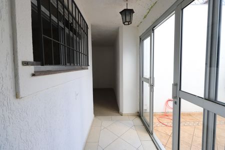 Casa à venda com 319m², 5 quartos e 5 vagasCorredor