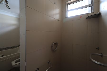 Casa à venda com 319m², 5 quartos e 5 vagasBanheiro da Suíte 2