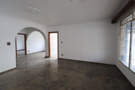 Casa à venda com 319m², 5 quartos e 5 vagasSala