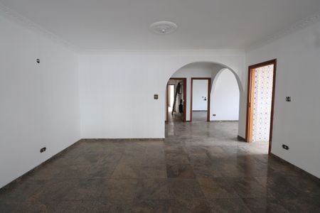 Casa à venda com 319m², 5 quartos e 5 vagasSala