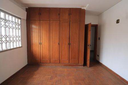 Casa à venda com 319m², 5 quartos e 5 vagasQuarto 2