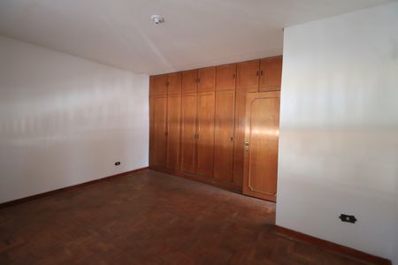Casa à venda com 319m², 5 quartos e 5 vagasQuarto 1
