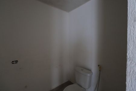 Casa à venda com 319m², 5 quartos e 5 vagasBanheiro de serviço