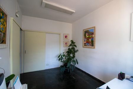 Casa à venda com 243m², 2 quartos e 2 vagas Casa à venda com 243m², 2 quartos e 2 vagasSala