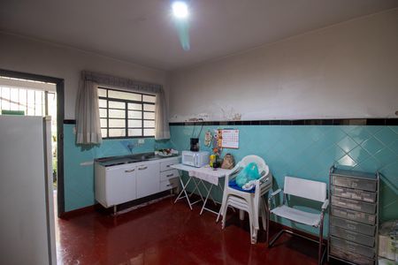 Casa à venda com 243m², 2 quartos e 2 vagas Casa à venda com 243m², 2 quartos e 2 vagasCozinha