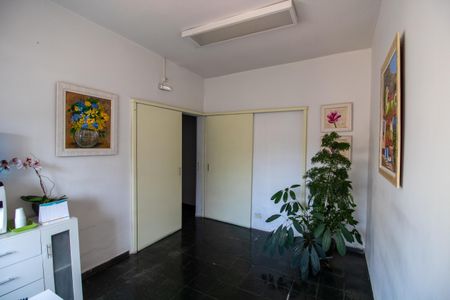 Casa à venda com 243m², 2 quartos e 2 vagas Casa à venda com 243m², 2 quartos e 2 vagasSala