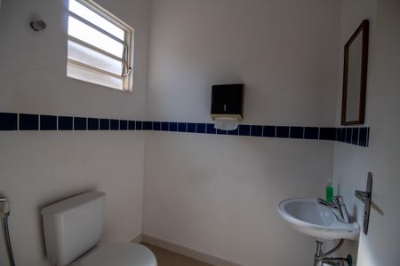 Casa à venda com 243m², 2 quartos e 2 vagas Casa à venda com 243m², 2 quartos e 2 vagasBanheiro