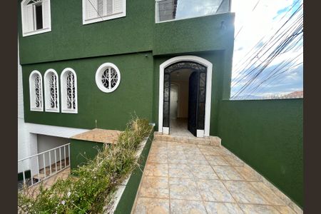 Casa à venda com 250m², 4 quartos e 3 vagasFachada
