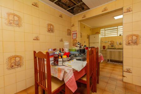 Casa à venda com 220m², 4 quartos e 3 vagas Casa à venda com 220m², 4 quartos e 3 vagasCozinha