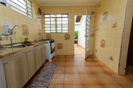 Casa à venda com 220m², 4 quartos e 3 vagas Casa à venda com 220m², 4 quartos e 3 vagasCozinha