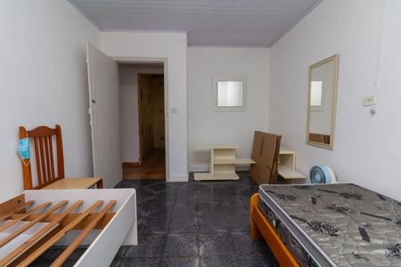 Casa à venda com 220m², 4 quartos e 3 vagas Casa à venda com 220m², 4 quartos e 3 vagasQuarto 2