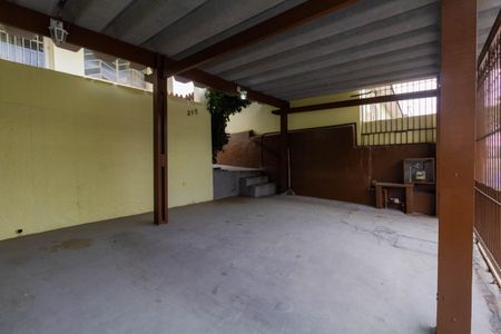 Casa à venda com 220m², 4 quartos e 3 vagas Casa à venda com 220m², 4 quartos e 3 vagasGaragem