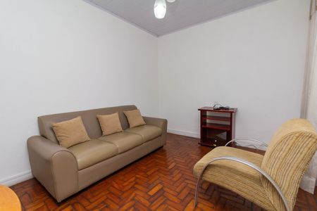 Casa à venda com 220m², 4 quartos e 3 vagas Casa à venda com 220m², 4 quartos e 3 vagasSala