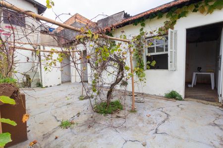 Casa à venda com 220m², 4 quartos e 3 vagas Casa à venda com 220m², 4 quartos e 3 vagasQuintal