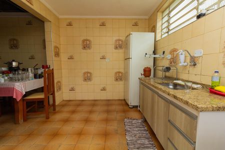 Casa à venda com 220m², 4 quartos e 3 vagas Casa à venda com 220m², 4 quartos e 3 vagasCozinha