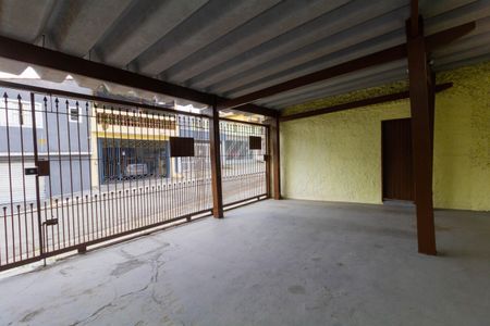 Casa à venda com 220m², 4 quartos e 3 vagas Casa à venda com 220m², 4 quartos e 3 vagasGaragem