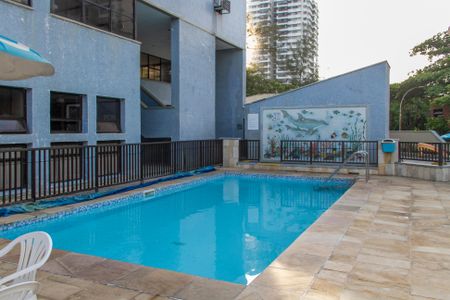 Apartamento à venda com 64m², 1 quarto e 1 vagaÁrea comum - Piscina