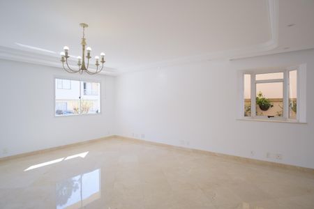 Casa de condomínio à venda com 290m², 5 quartos e 4 vagasSala