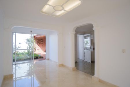 Casa de condomínio à venda com 290m², 5 quartos e 4 vagasSala