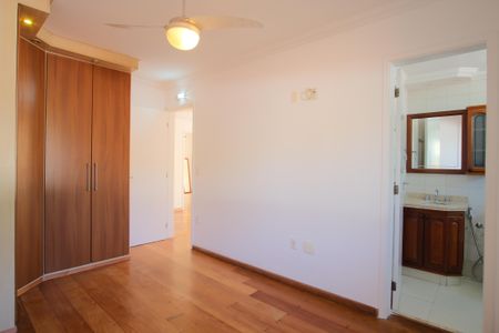 Casa de condomínio à venda com 290m², 5 quartos e 4 vagasSuíte 3