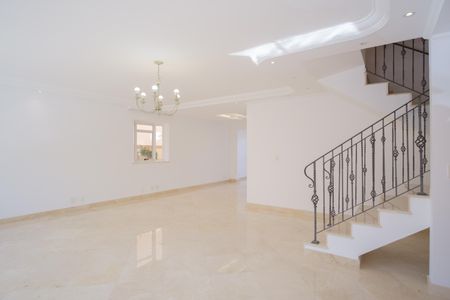 Casa de condomínio à venda com 290m², 5 quartos e 4 vagasSala