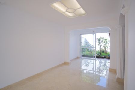 Casa de condomínio à venda com 290m², 5 quartos e 4 vagasSala