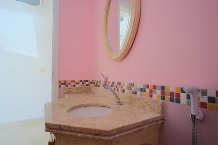 Casa de condomínio à venda com 290m², 5 quartos e 4 vagasLavabo da Sala