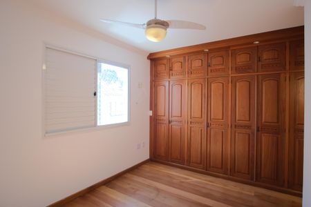 Casa de condomínio à venda com 290m², 5 quartos e 4 vagasSuíte 1