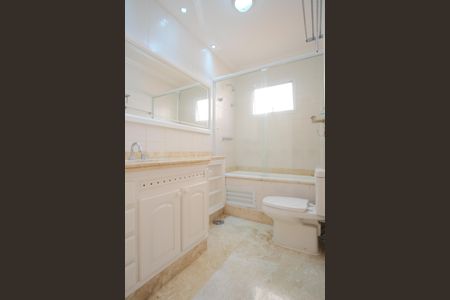 Casa de condomínio à venda com 290m², 5 quartos e 4 vagasBanheiro da Suíte 1